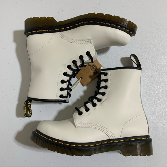 The Dr. Martens Women’s 1460 Smooth Leather Lace Up Boots-Size 6 NWT - Picture 10 of 11